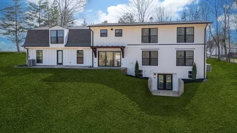 Exterior - 1510 E Piney Rd, Dickson, TN 37055 photo 6 of 7