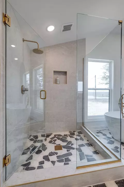 Bath - 1510 E Piney Rd, Dickson, TN 37055 photo 6 of 10
