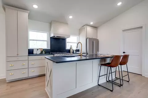 Kitchen - 1510 E Piney Rd, Dickson, TN 37055 photo 3 of 7