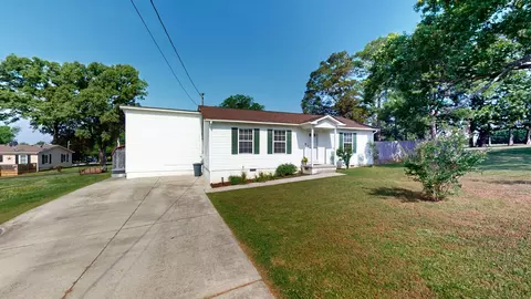 Exterior - 100 Waggoner St, Decherd, TN 37324 photo 3 of 7