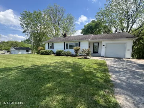 2722 Barkshed Rd, Maryville, TN 37803