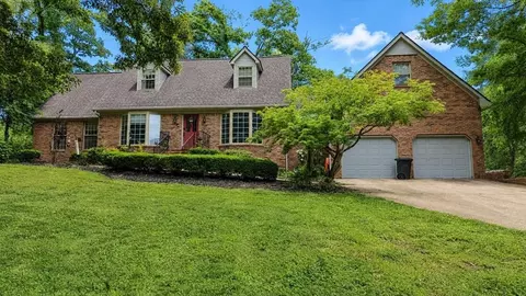 2307 Hamlin Dr, Paris, TN 38242