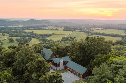 4059 Jimmy Gray Robinson Rd, Williamsport, TN 38487