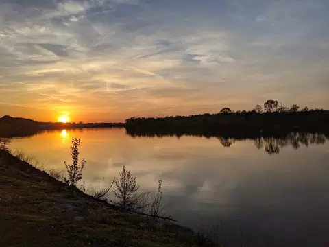 5 River Front Dr, Clifton, TN 38425