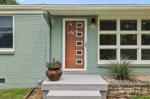 907 Joyce Ln, Nashville, TN 37216