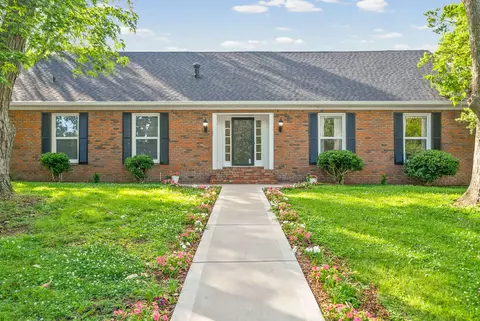 635 Country Club Ln, Hopkinsville, KY 42240
