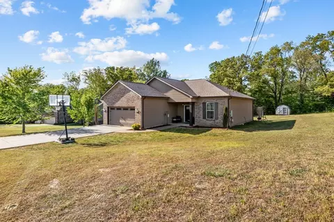 18010 Castle Ct, Bon Aqua, TN 37025