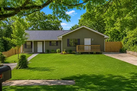 104 Pine St, Athens, TN 37303
