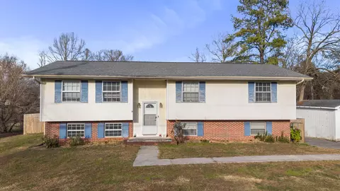 3035 W Lake Dr NW, Cleveland, TN 37312