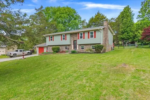 1305 Ridgeway Cir, Athens, TN 37303