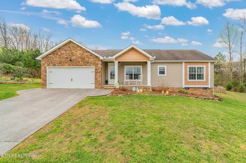 223 Pebble Ct, Lenoir City, TN 37772