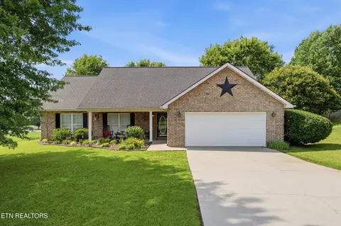 241 Edinburgh Dr, Lenoir City, TN 37771