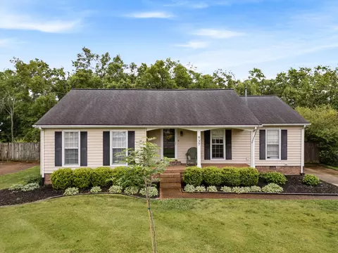 937 Harpeth Bend Dr, Nashville, TN 37221