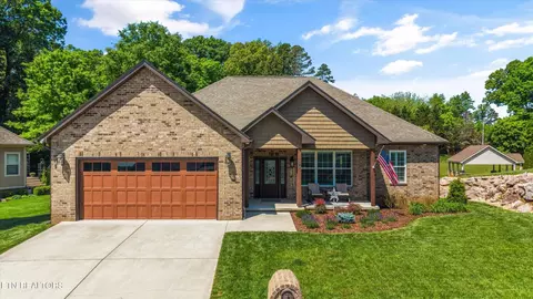 212 Waters Edge Way, Lenoir City, TN 37771