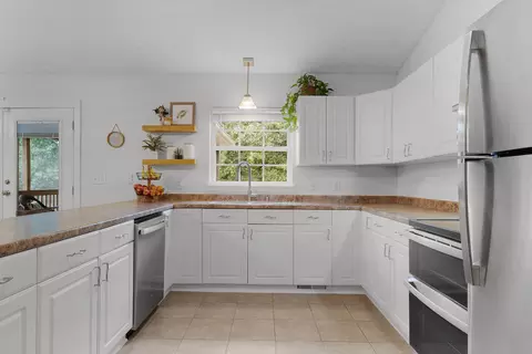 Kitchen - 562 Bluff View Dr, Ringgold, GA 30736 photo 2 of 3