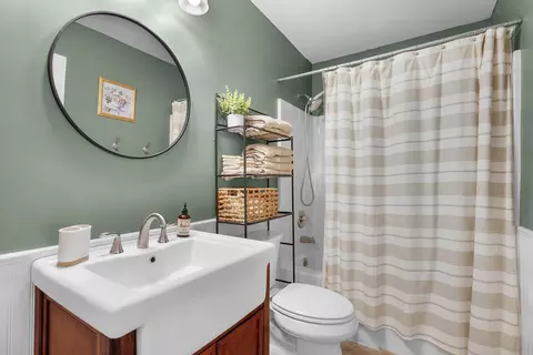 Bath - 562 Bluff View Dr, Ringgold, GA 30736 photo 3 of 3