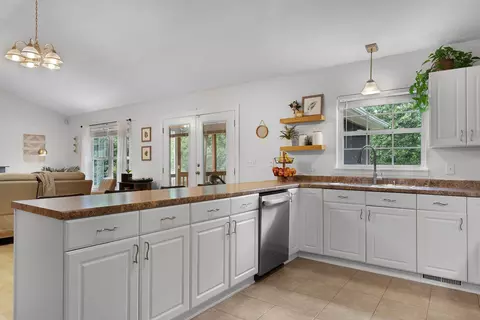 Kitchen - 562 Bluff View Dr, Ringgold, GA 30736 photo 3 of 3
