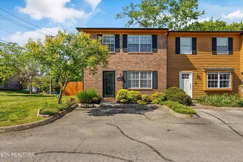 1218 Crest Brook Dr, Knoxville, TN 37923