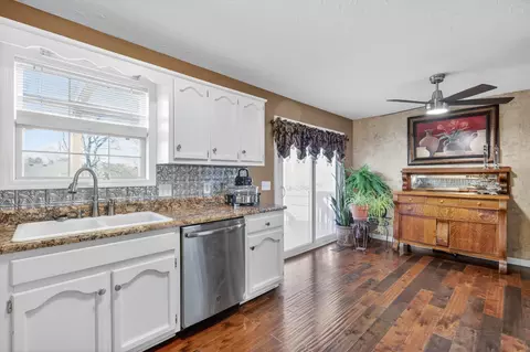 105 Hunterwood Dr, White House, TN 37188