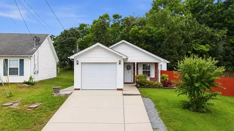 1541 James Gafford Dr, La Vergne, TN 37086