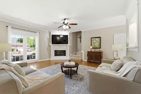 Living - 808 Peconic Pl, Murfreesboro, TN 37130 photo 2 of 3