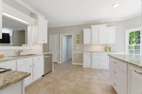 Kitchen - 808 Peconic Pl, Murfreesboro, TN 37130 photo 2 of 3
