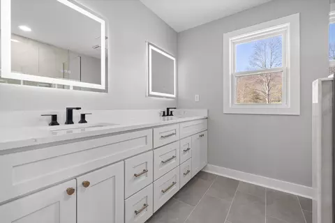 Bath - 151 Hidden View Dr, Dunlap, TN 37327 photo 1 of 5
