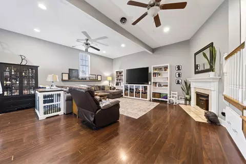 Living - 8023 Bethlehem Rd, Springfield, TN 37172 photo 4 of 4