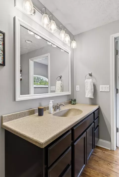 Bath - 8023 Bethlehem Rd, Springfield, TN 37172 photo 2 of 6