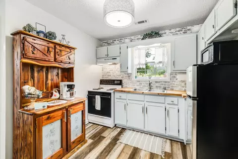 Kitchen - 380 Webbs Camp Rd, Walling, TN 38587 photo 8 of 9