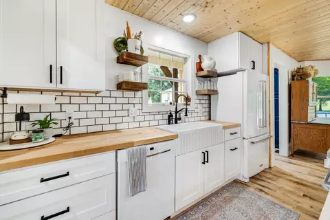 Kitchen - 380 Webbs Camp Rd, Walling, TN 38587 photo 6 of 9