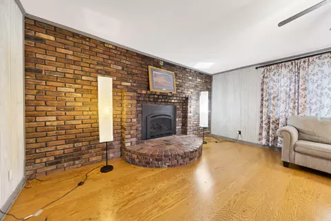 Living - 7957 Bethlehem Rd, Springfield, TN 37172 photo 6 of 7