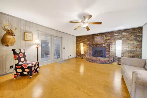 Living - 7957 Bethlehem Rd, Springfield, TN 37172 photo 5 of 7