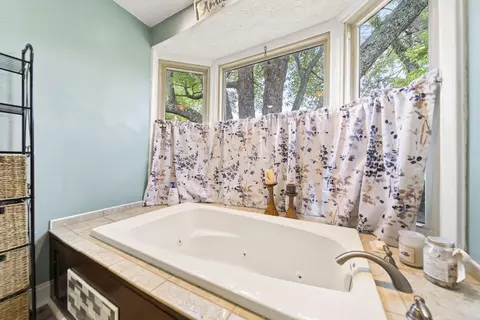 Bath - 7957 Bethlehem Rd, Springfield, TN 37172 photo 8 of 10