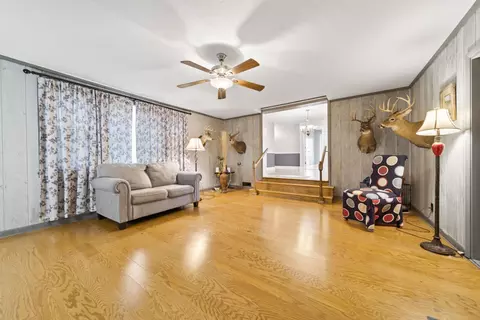 Living - 7957 Bethlehem Rd, Springfield, TN 37172 photo 7 of 7