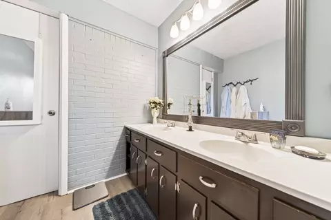 Bath - 7957 Bethlehem Rd, Springfield, TN 37172 photo 9 of 10