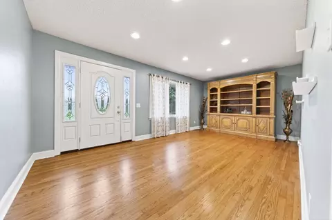 Living - 7957 Bethlehem Rd, Springfield, TN 37172 photo 1 of 7