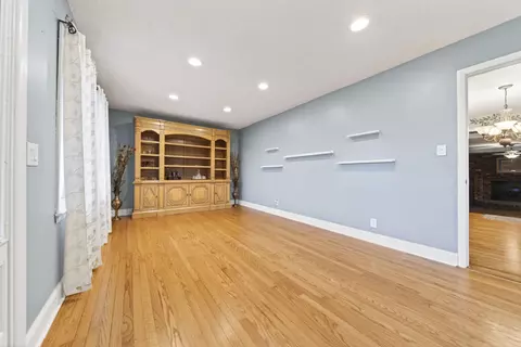 Living - 7957 Bethlehem Rd, Springfield, TN 37172 photo 2 of 7