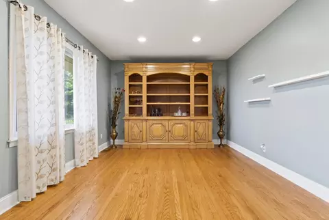 Living - 7957 Bethlehem Rd, Springfield, TN 37172 photo 3 of 7