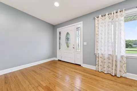 Entry Way - 7957 Bethlehem Rd, Springfield, TN 37172 photo 1 of 2