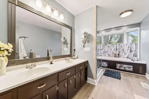 Bath - 7957 Bethlehem Rd, Springfield, TN 37172 photo 5 of 10