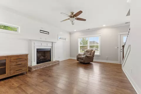 Living - 625 Eagleview Dr, Eagleville, TN 37060 photo 4 of 6