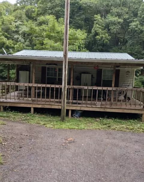 2750 Lyle Hollow Rd, Palmyra, TN 37142