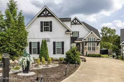 1340 Hillside Ln, Lenoir City, TN 37771