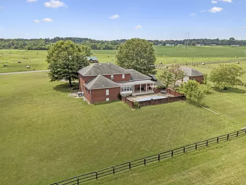 33 Bishop Rd, Lawrenceburg, TN 38464
