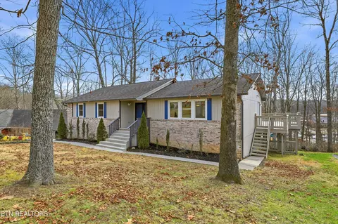 110 Hendrix Dr, Oak Ridge, TN 37830