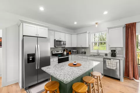 521 Lewis Ln, Charlotte, TN 37036
