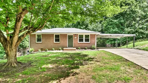 1446 Elm Hill Dr, Clarksville, TN 37040