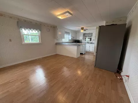 Living - 2971 Monroe Floyd Rd, Decherd, TN 37324 photo 1 of 4