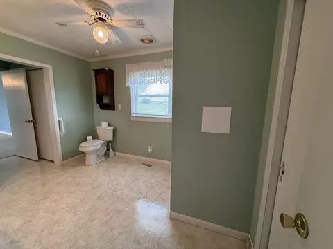 Bath - 2971 Monroe Floyd Rd, Decherd, TN 37324 photo 1 of 5